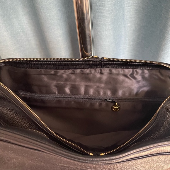 Chanel black leather bag with gold chain handle.There is a small cut on lock tag - Picture 3 of 14